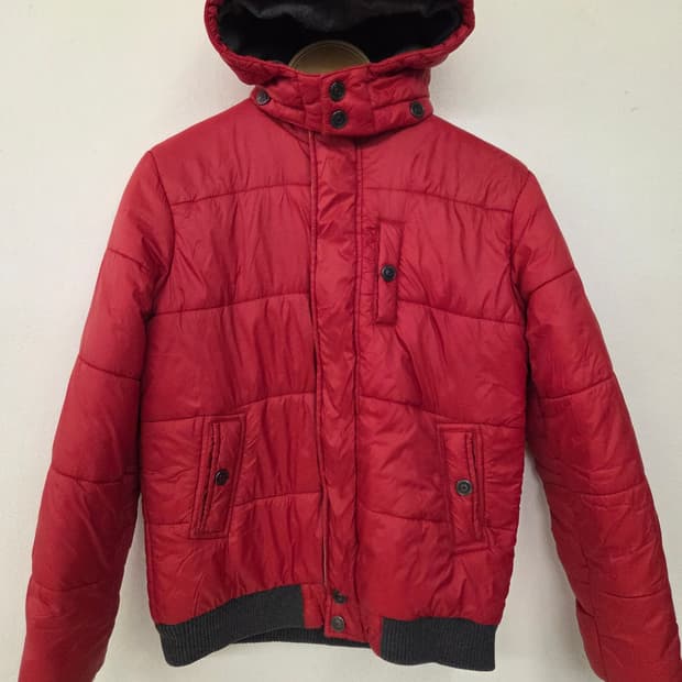 버버리 키즈 레드 패딩 점퍼 12Y/152cm