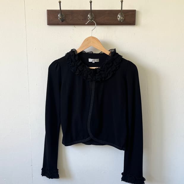 M-PREMIER 프릴 레이스 블랙 숏 가디건