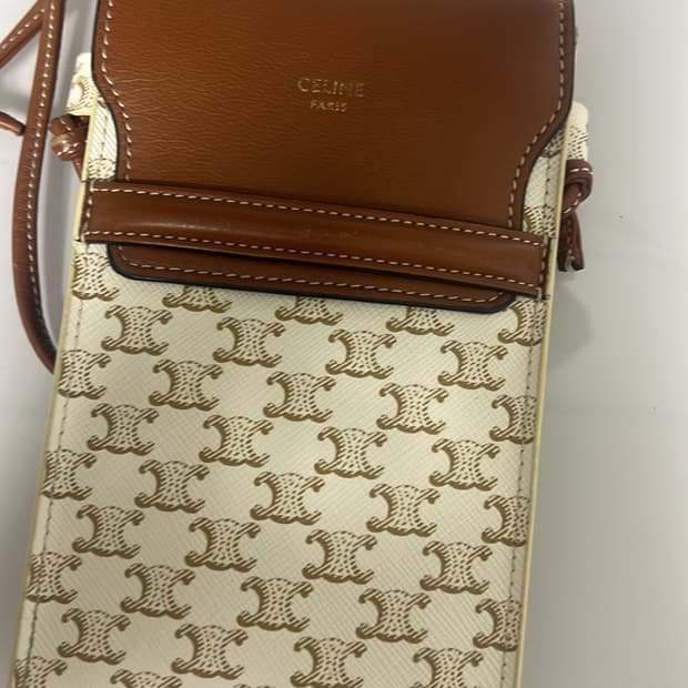 셀린느 트리오페 화이트 폰홀더백