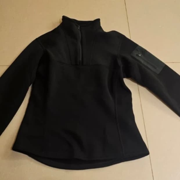 아크테릭스 슬림긴팔폴리스 