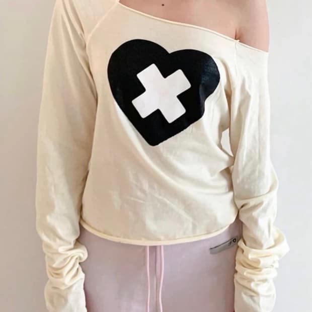 Cross Heart Cut-Off T-shirt Cream
