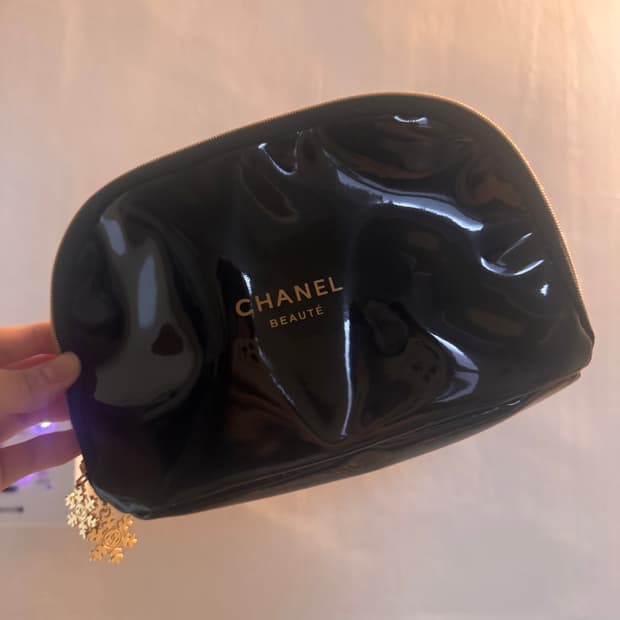 샤넬 눈꽃 파우치