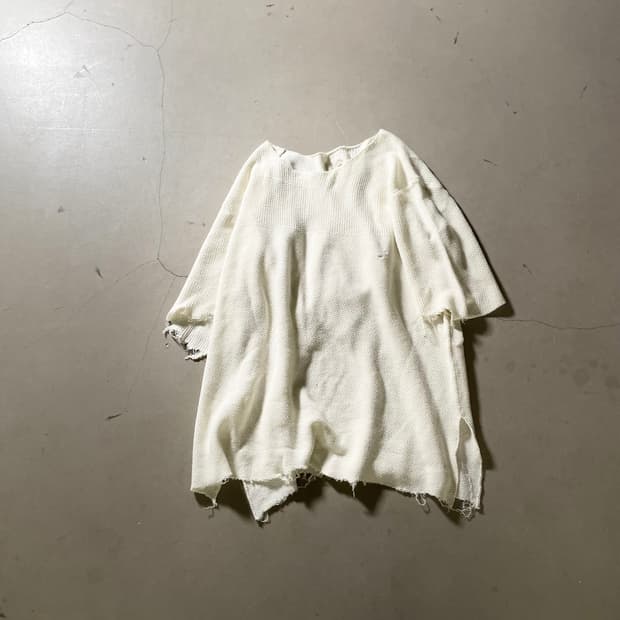 부후토 텍스처 컷 오프 티셔츠