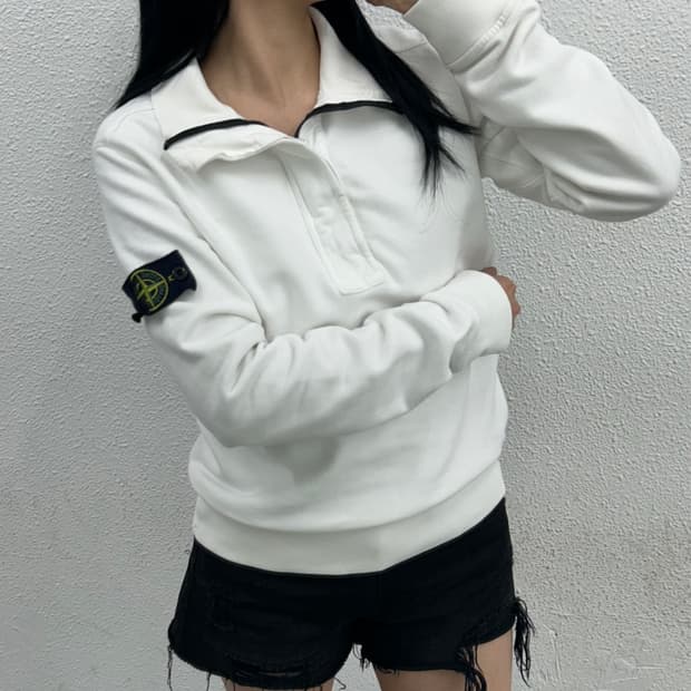 스톤 아일랜드 사이드와펜 화이트 맨투맨