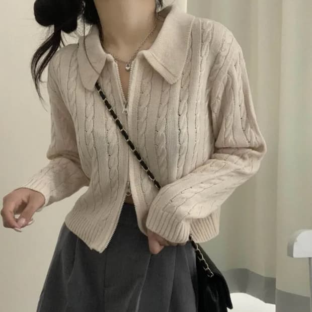 모이레베 투웨이 꽈배기 카라 긴팔 니트