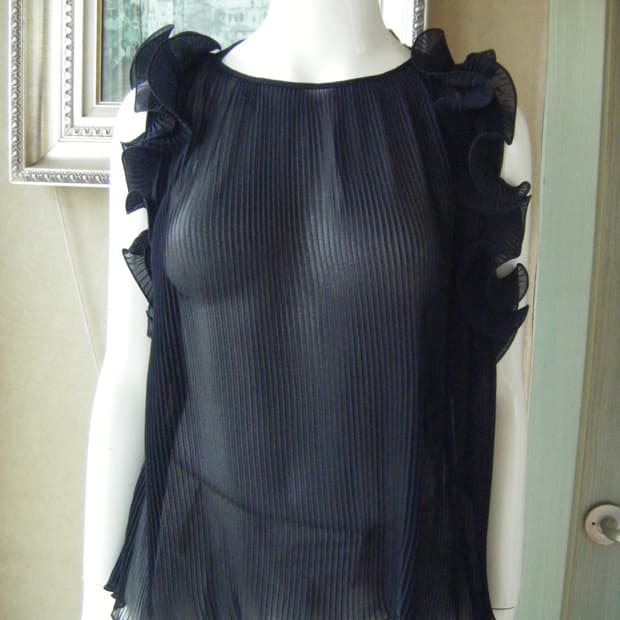 Sheer Top with Ruffle Sleeves (black)
