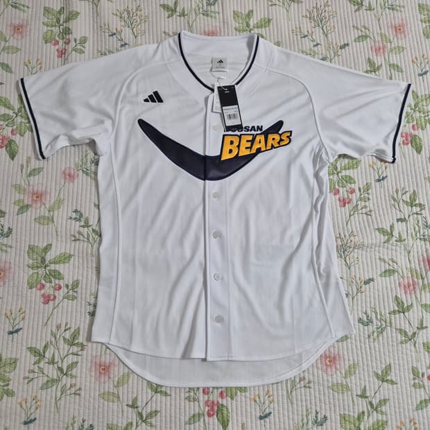 두산베어스 반달 노스폰서 (L) 아디다스 스페셜 유니폼