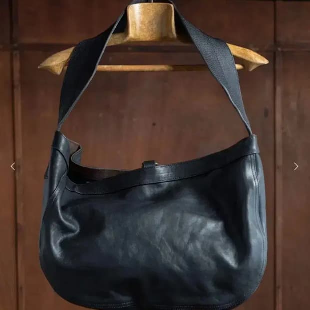 타이가 타카하시 뉴스보이백 라지 홀스레더