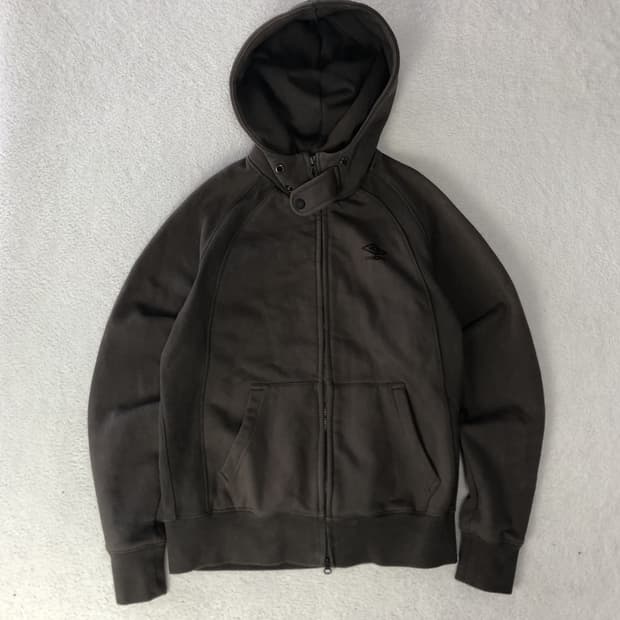 엄브로 후드집업