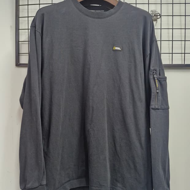 105XL 내셔널지오그래픽 소매포켓 오버핏 긴팔티.