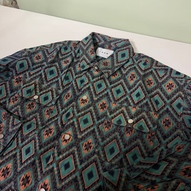 105 이반 IVAN 클래식핏 나바호 오르테가 투포켓 워크셔츠