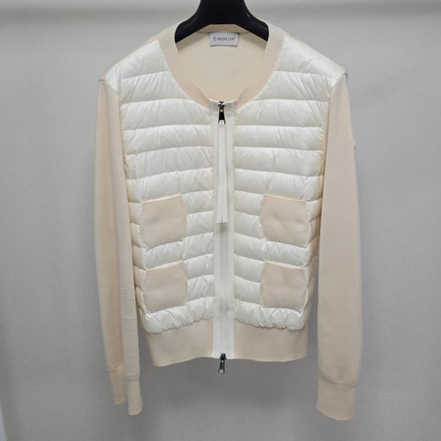 23fw 몽클레어 여성 패딩 니트 가디건 m사이즈 판매