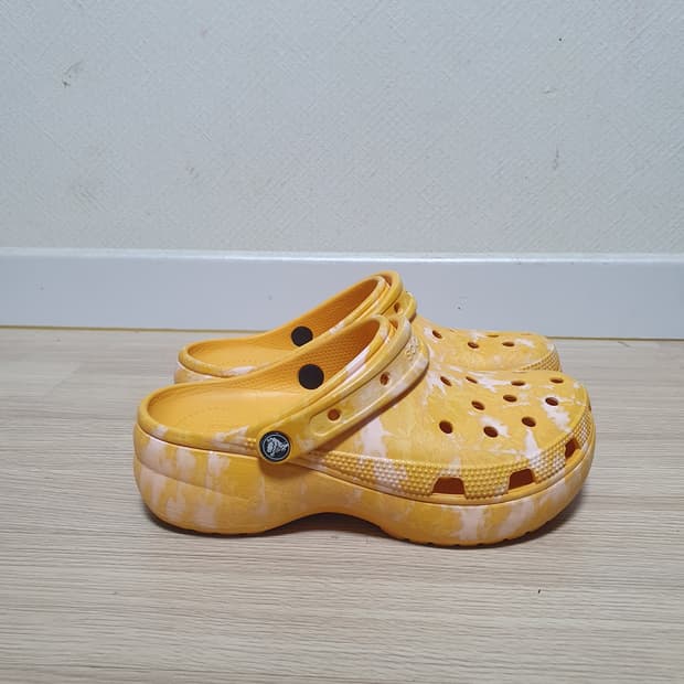 크록스 클래식 플랫폼 샌들 슬리퍼 240