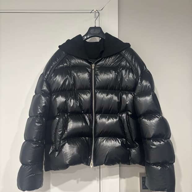 준지 22fw 유광 블랙 패딩 