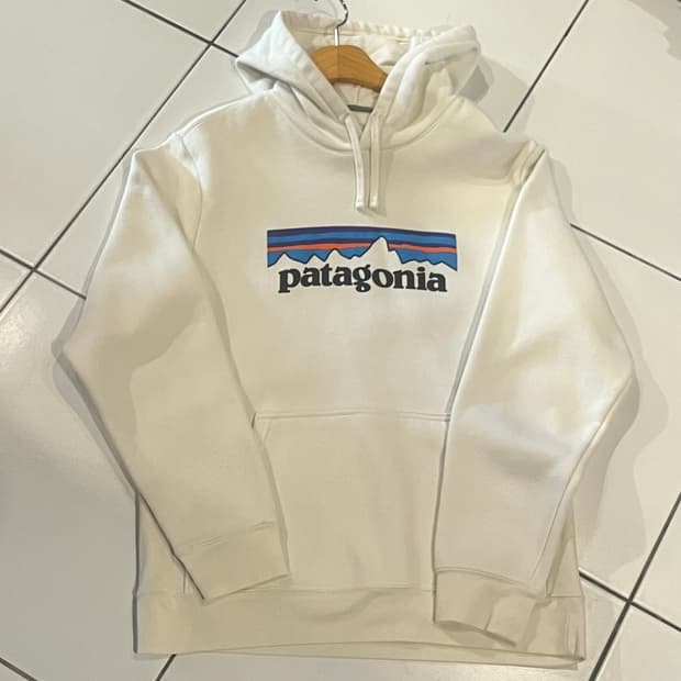 파타고니아 P-6로고 업라이절 화이트 후드티