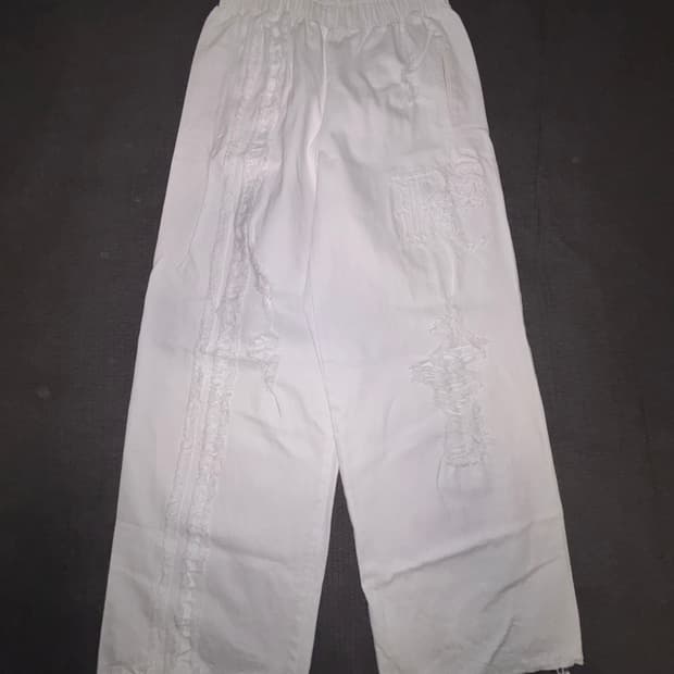 RSSC LOGO PATCHED DESTROYED DENIM PANTS