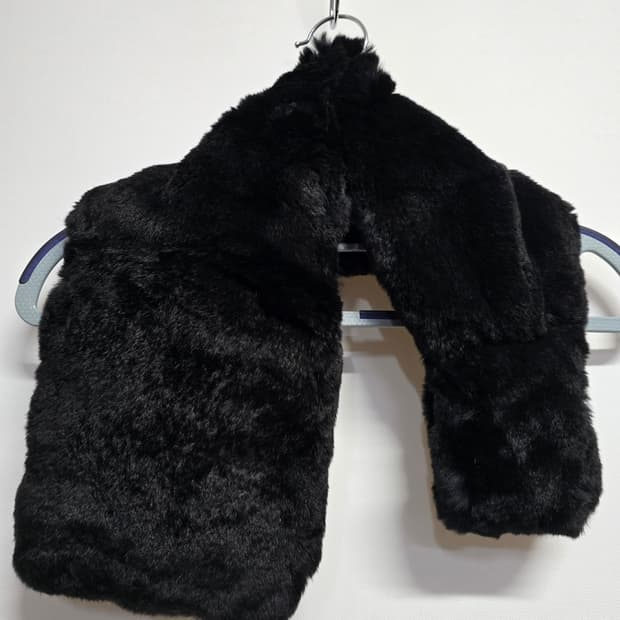 메트로시티 블랙 렉스 털 목도리 머플러