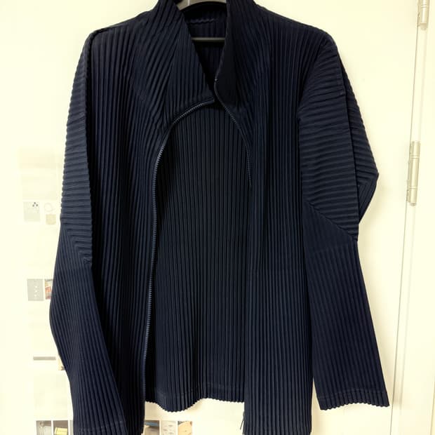 이세이미야케 옴므플리세 네이비 