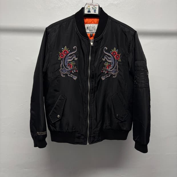 모티브 수베니어 자켓