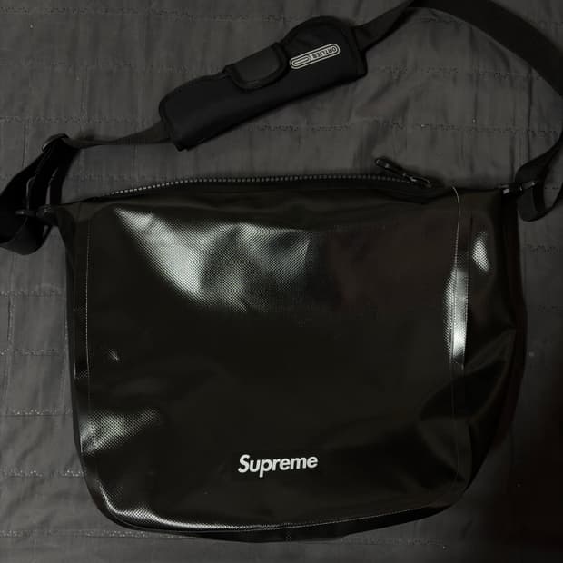 슈프림 x 오르트립 스몰 매신저백