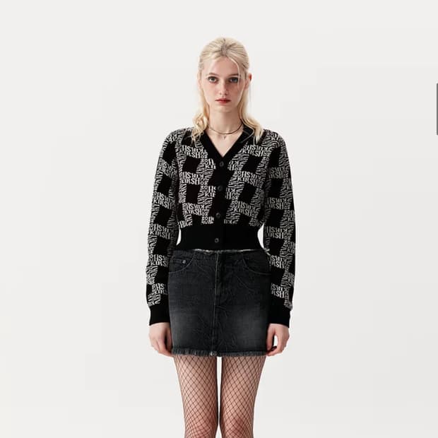 키르시 스파이럴 자카드 니트 가디건 블랙