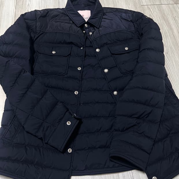 몽클레어 남성 경량패딩 네이비