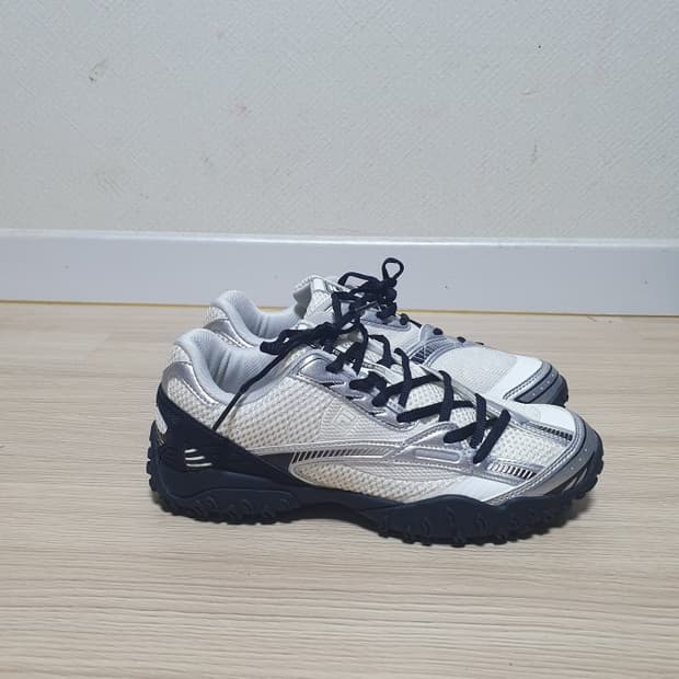 휠라 에샤페 v2 실버 스니커즈 240