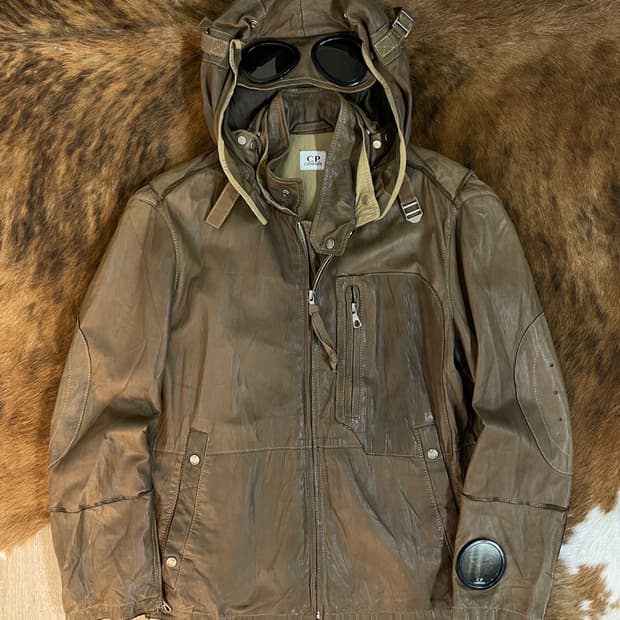 CP 컴퍼니 고글 레더 자켓 
