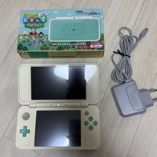 닌텐도 2DS XL 동물의숲 에디션 (충전기/SD카드/박스 등 포함)