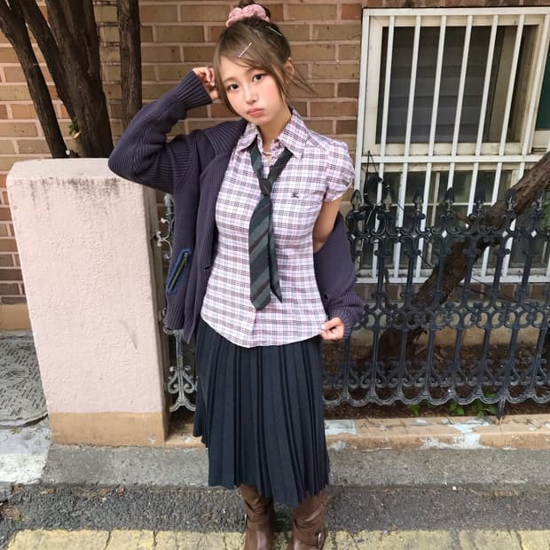 버버리 핑크 퍼프 체크 블라우스 그레이 니혼진 사와코 코디세트