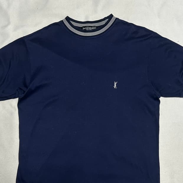 95 입생로랑 네이비 반팔 티셔츠 
