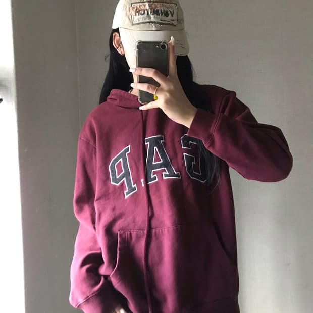 갭 버건디 후드티