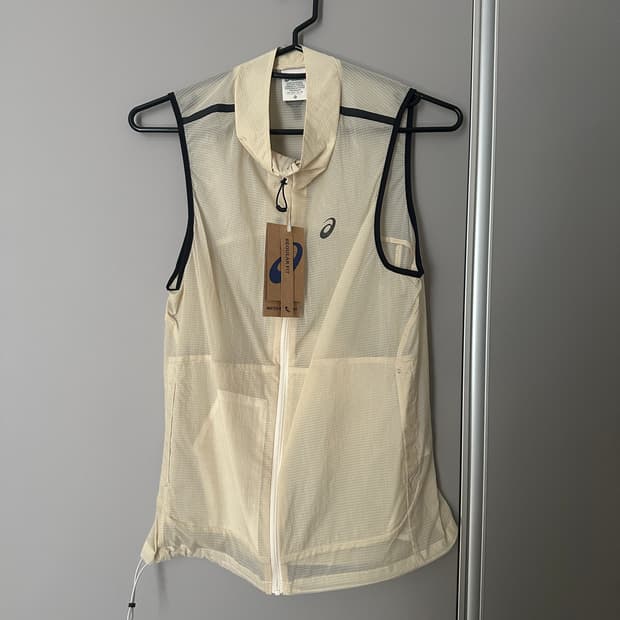 아식스 러닝조끼