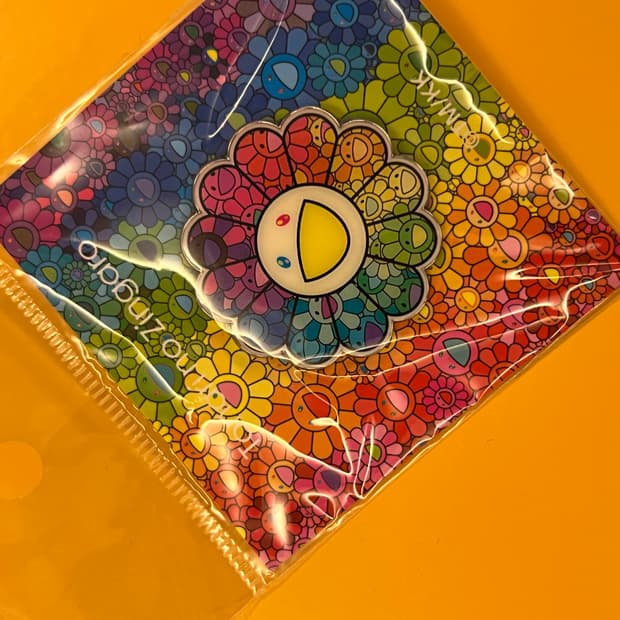 카이카이키키 플라워 뱃지