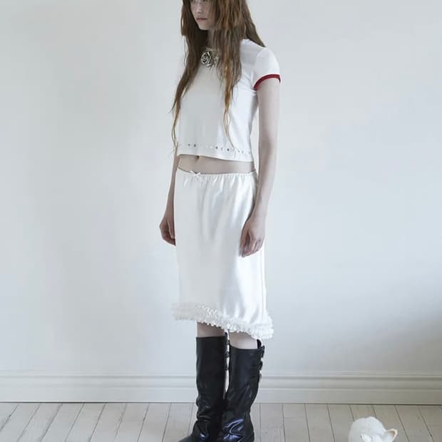 데어드 DOUBLE FRILLED CURVE SKIRT