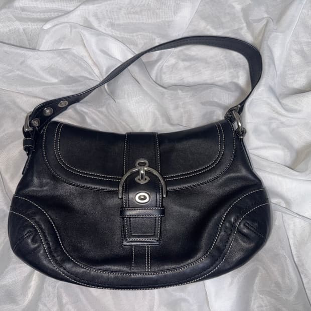코치 소호 블랙 버클 숄더백