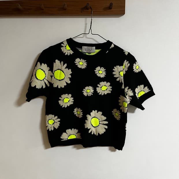 위라라 플라워 니트