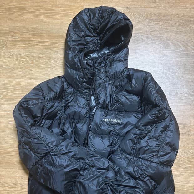 몽벨 슈페리어 다운 파카 블랙 새상품 판매합니다.