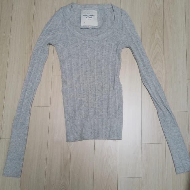 아베크롬비 딱붙 여성 그레이 니트 44사이즈 y2k