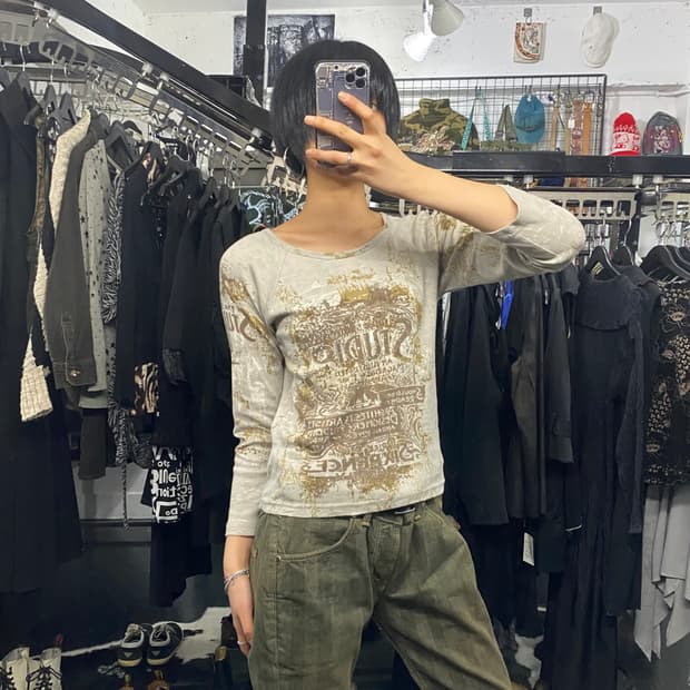Japanese vtg 스터드 디테일 레터링 롱슬리브