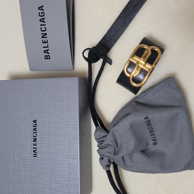 발렌시아가 BB 레더 브레이슬릿 골드 블랙