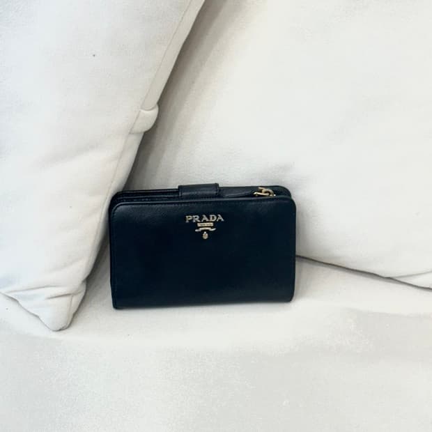 프라다 사피아노 중지갑 (정품)