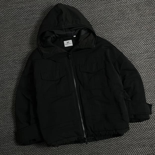 유니클로 X 화이트 마운티니어링 유틸리티 마운틴 숏 다운 파카y 3056