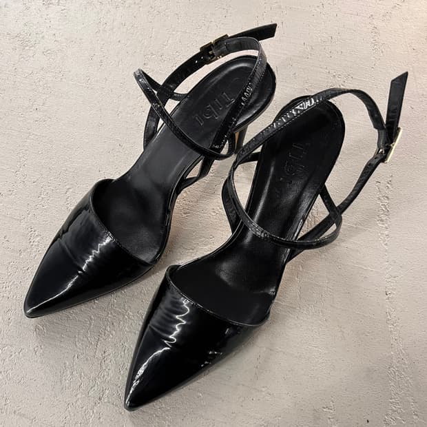 티비 Tibi 페이턴트 슬링백 힐 37.5