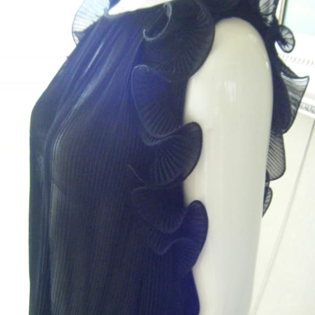 Sheer Top with Ruffle Sleeves (black)