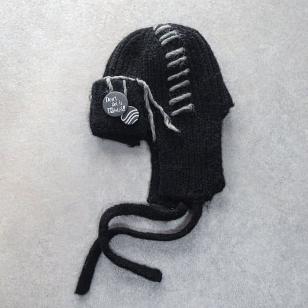 TΣist STITCH EAR FLAPS KNIT CAP BLACK