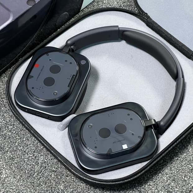 낫싱 헤드폰 (1) 판매합니다.