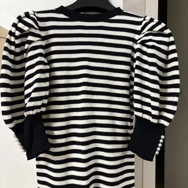 스트라이프 퍼프 진주 니트