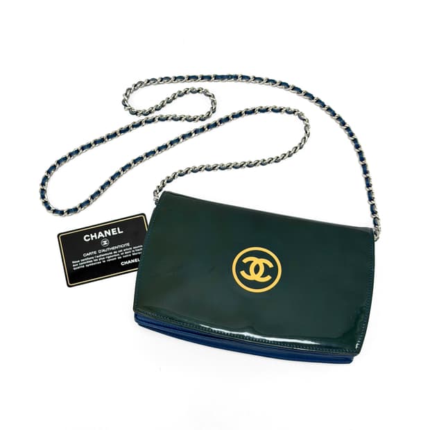 샤넬 페이던트 CC 로고 체인 크로스백