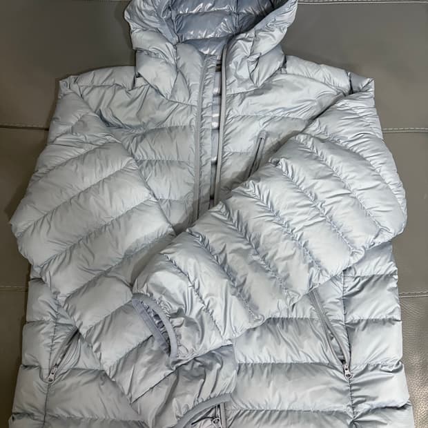 무신사 스탠다드 시티 레저 후디드 라이트 다운 재킷 문 블루 경량패딩